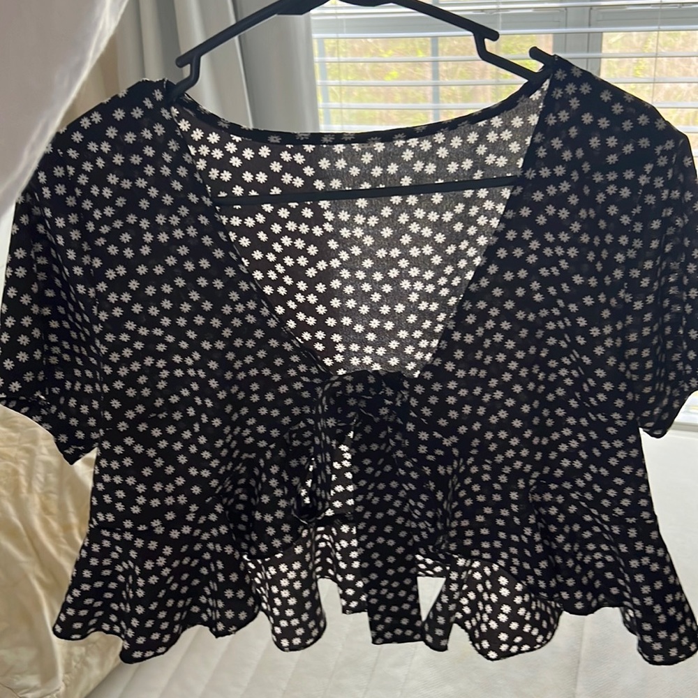 Front tie flower crop shirt!